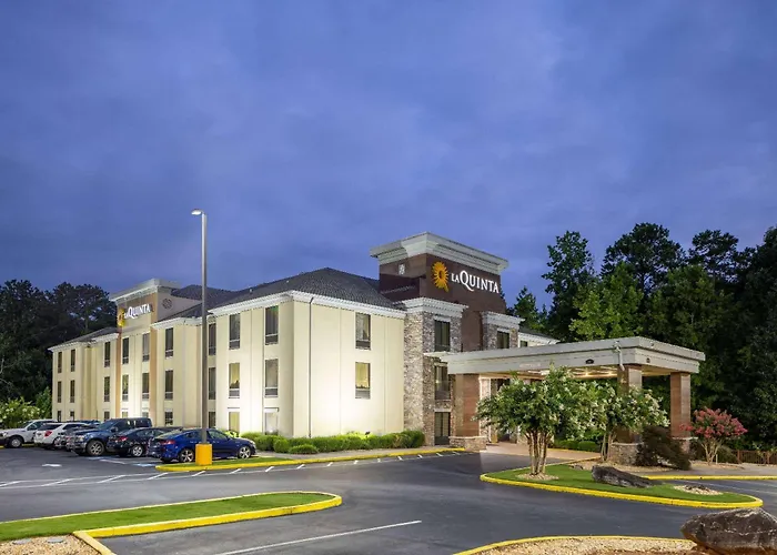 La Quinta By Wyndham Covington Hotel