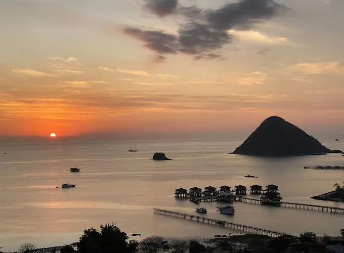 Sunset Hill Hotel Labuan Bajo