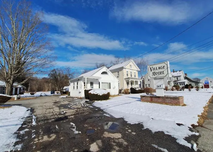 Village Motel By Oyo Clinton
