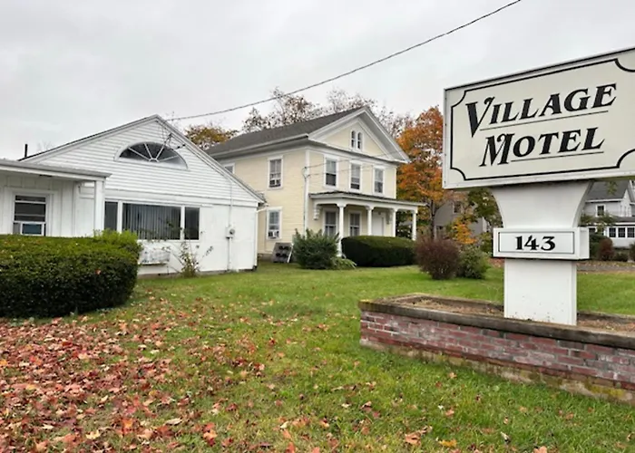 Village Motel By Oyo Clinton