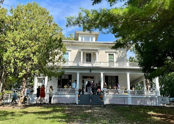 Century Elms Bed And Breakfast Janesville
