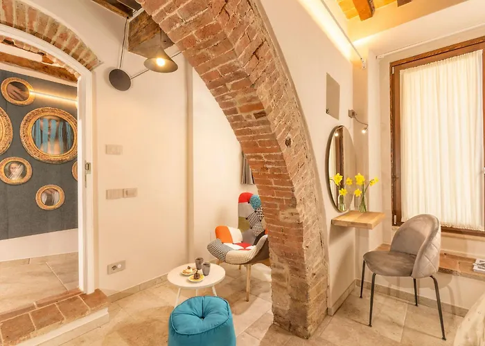 Palazzo Falcinelli Luxury Room In Montepulciano Center With Air Conditioning And Elevator