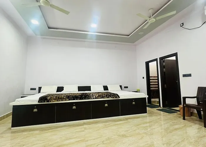 Hotel Rudra Inn , Near Railway And Bus Station , Shree Krishna Janambhoomi At 6 Min Distance , Free Parking Mathura