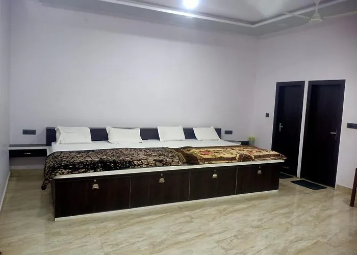 Hotel Rudra Inn , Near Railway And Bus Station , Shree Krishna Janambhoomi At 6 Min Distance , Free Parking Mathura