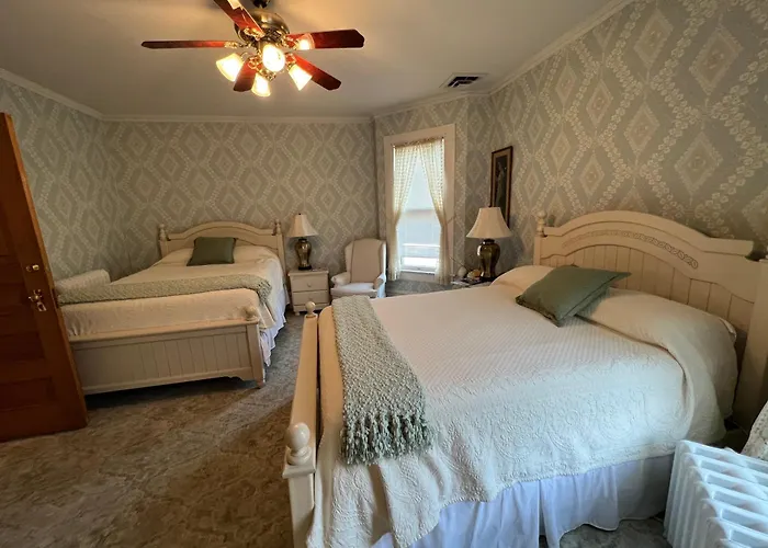 Market St Manor Bed And Breakfast Nappanee