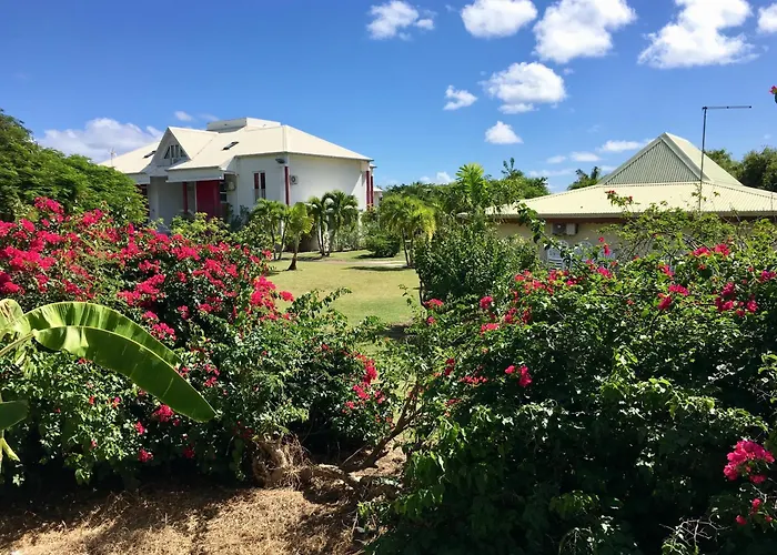 Résidence Le Vallon Guadeloupe Parc Piscine Appartements&Studios&Services hôteliers à la carte Saint-Francois 