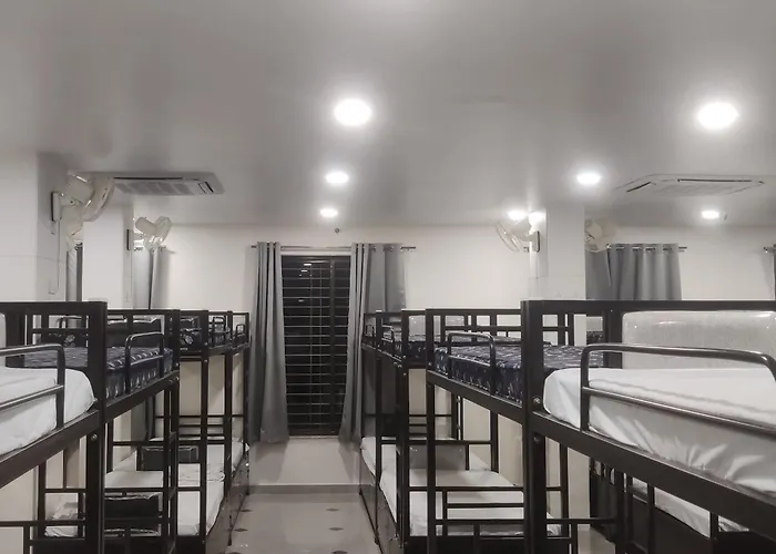 Basera Ac Dormitory & Rooms Nagpur