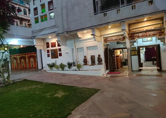 Haveli Braj Bhushanjee Heritage Hotel And Museum Bundi