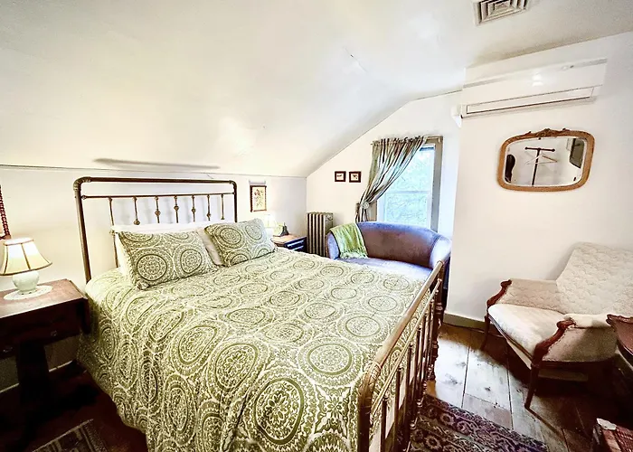 The Borland House Inn Montgomery