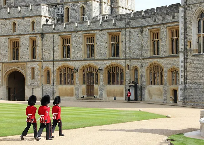 Charles House - Windsor Castle Hotel