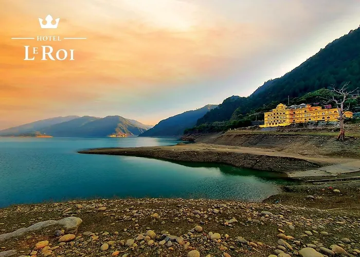 Hotel Le Roi Lake View Koti New Tehri
