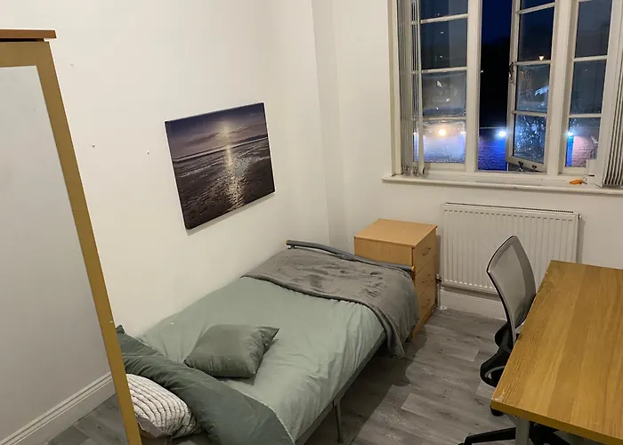 Single Room In Cv1 Fargo Village Room With Shared Bathroom Coventry