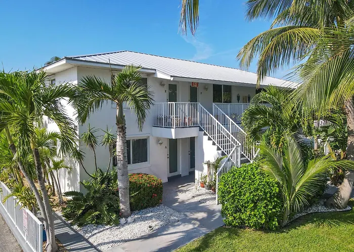 Sunshine Shores Boutique Apartments Palm Beach Shores