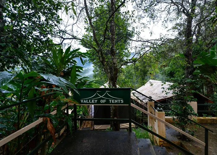 Chalona Hill View Hotel Munnar