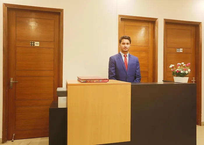 Hotel Surya Palace By Aura Noida