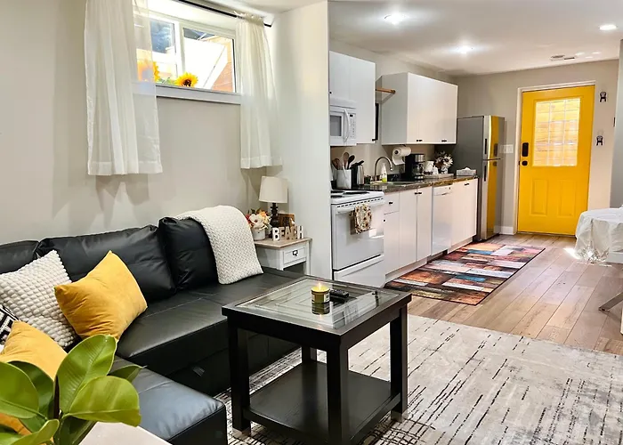 Yellow Door Suite Campbell River