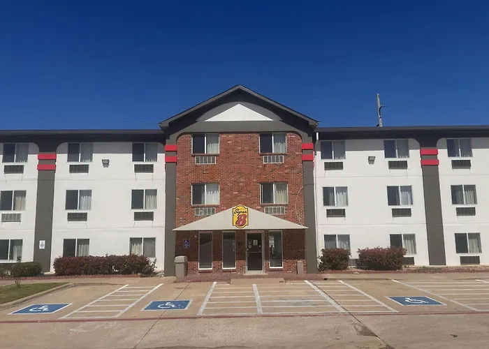Super 8 By Wyndham College Station Hotel