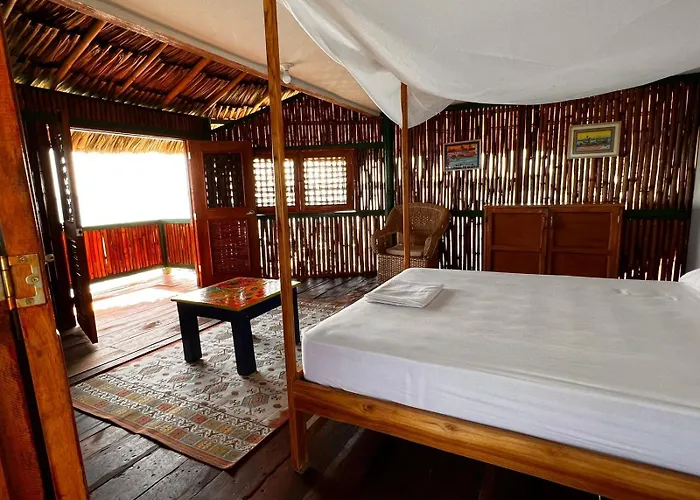 Hotel Puntanorte Tintipan Island