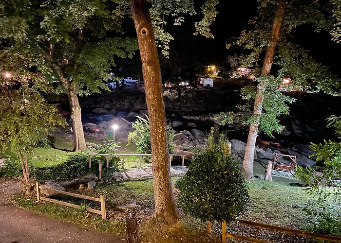 The Evening Shade River Lodge And Cabins Chimney Rock