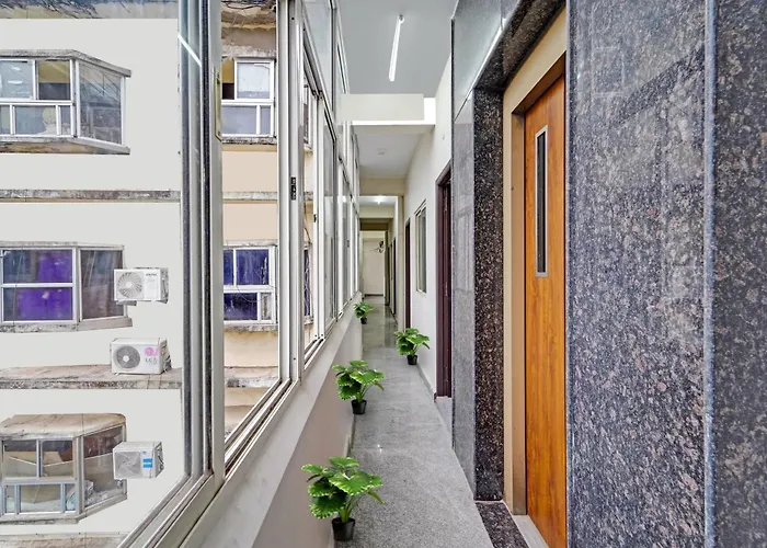 Townhouse Redfox Nungambakkam Near Apollo & Shankar Nethralaya Hospital Chennai