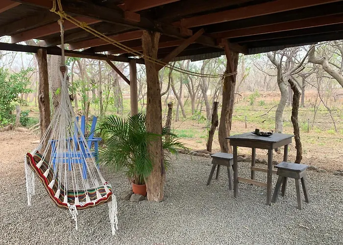 Nieves Surf Hostel And Camping Playa Avellana