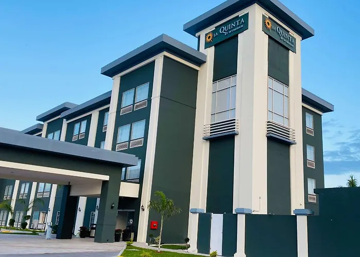 La Quinta By Wyndham Reynosa Hotel
