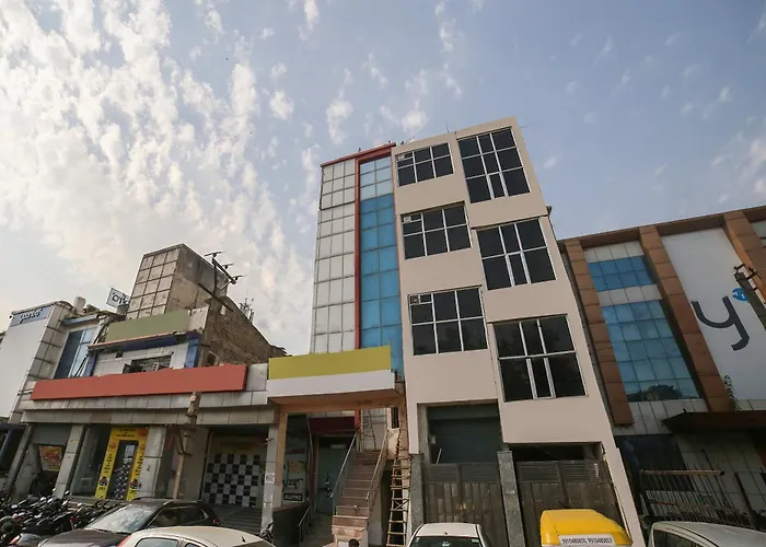 Oyo Hotel West Delhi Inn Near Tdi Mall New Delhi