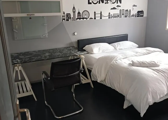 En-Suite Soft Water Air Conditioning Tv Neo London