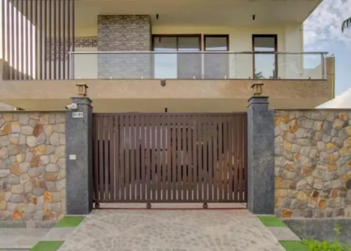 De Elegance Stays Noida