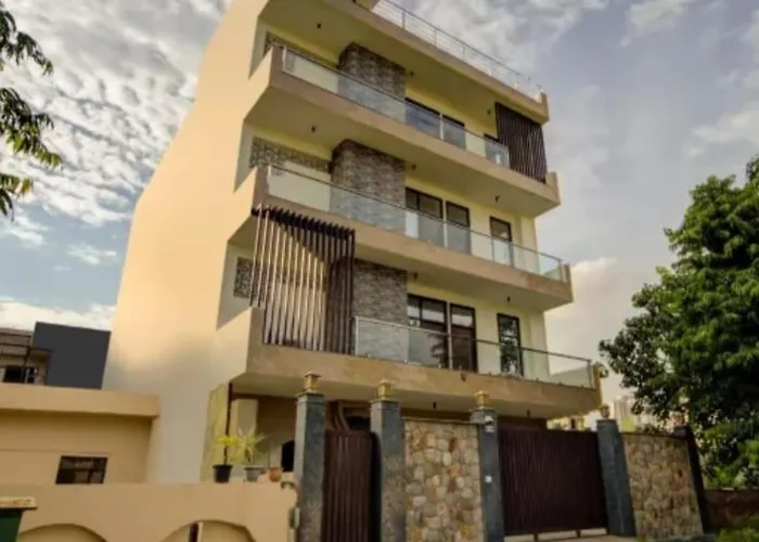 De Elegance Stays Noida