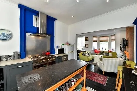 Quirky 4 Bedroom Apartment With Terrace Cardiff