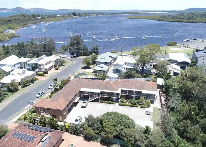 Hawks Nest Motel