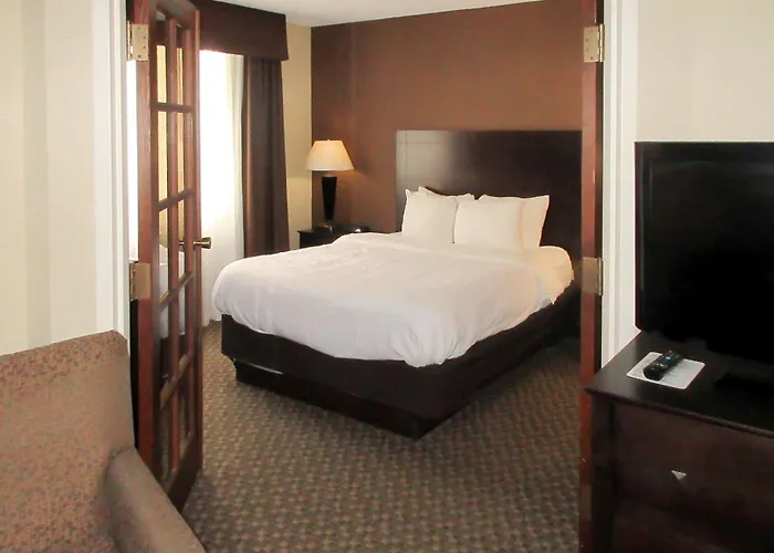 Comfort Inn & Suites Pittsburgh Fox Chapel Montrose Hill