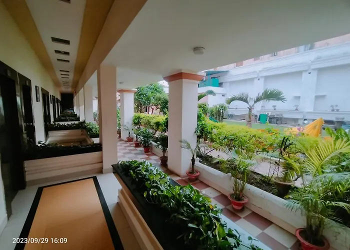 Hotel Gajapati: Beachfront Retreat with Sea Views and Temple Proximity Puri
