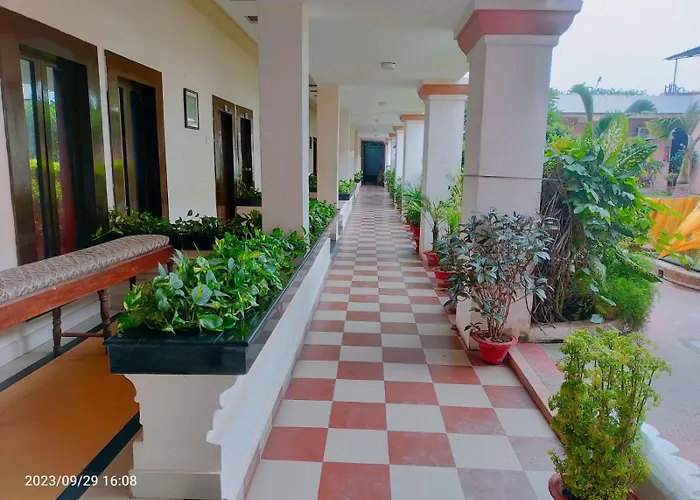 Hotel Gajapati: Beachfront Retreat with Sea Views and Temple Proximity Puri