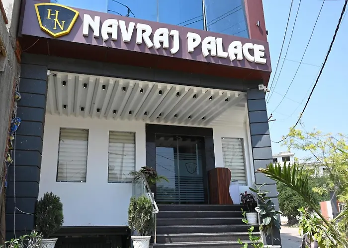 Hotel Navraj Palace Lucknow