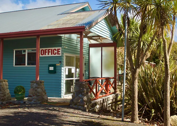 Adventure Lodge And Motels And Tongariro Crossing Track Transport National Park