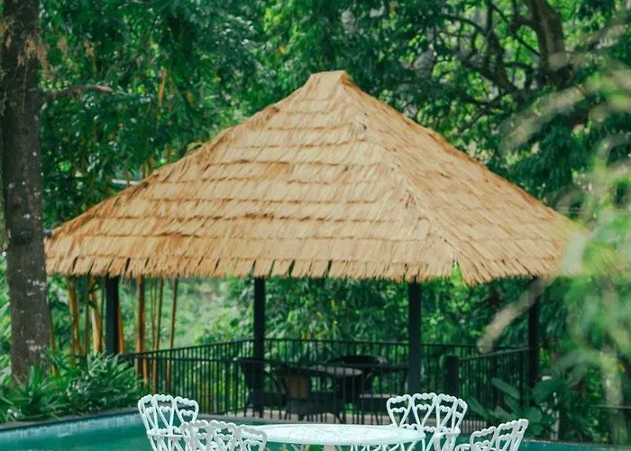 Athirapilly On The Rocks Hotel Athirappilly