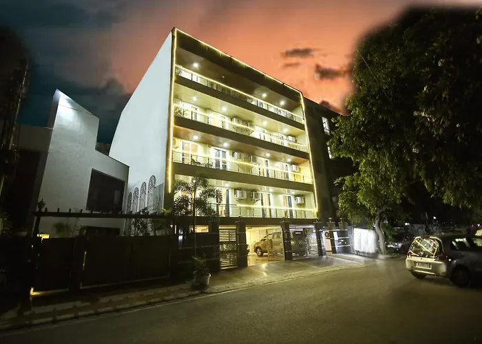 Limewood Stay - Executive Huda City Center Gurgaon