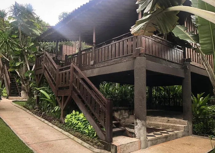 Villa Rumah Kayu Nusa Dua 