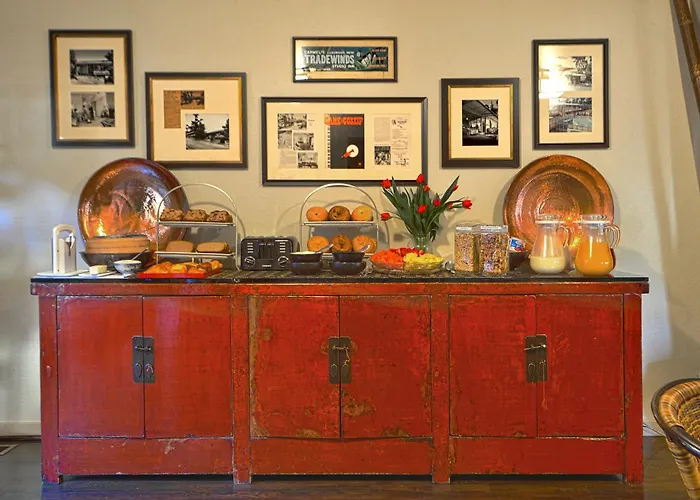 Hotel Tradewinds Carmel