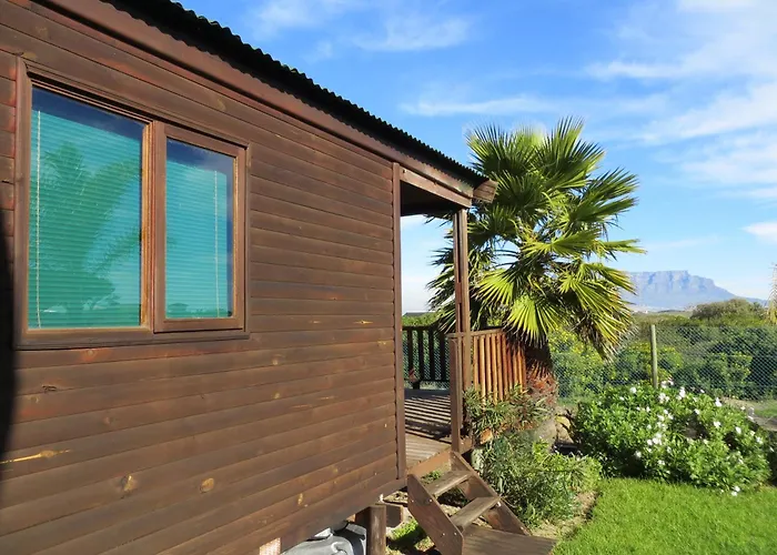 Cape Oasis Guesthouse Bloubergstrand