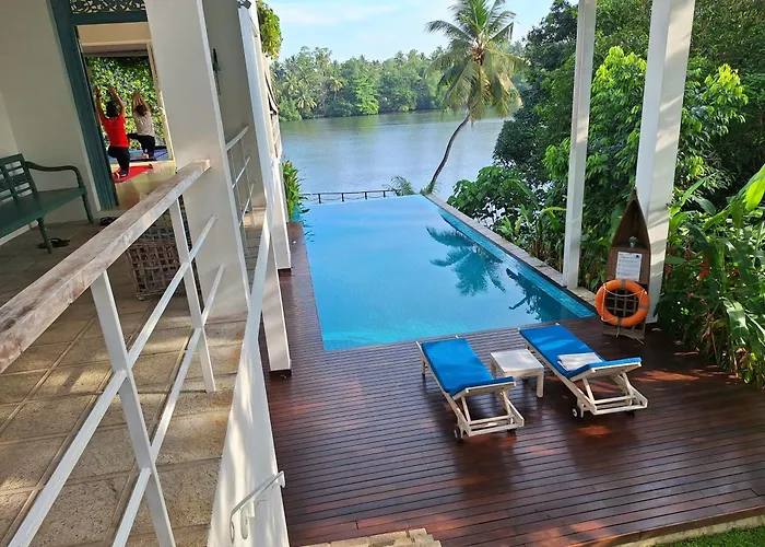 33 Lake Terrace Hikkaduwa