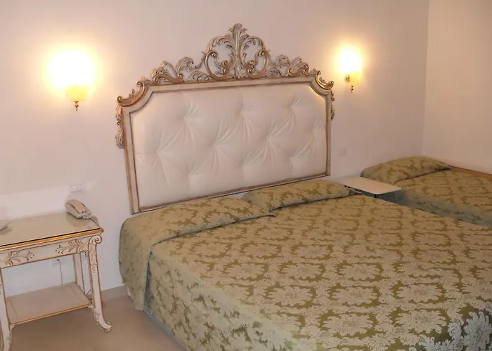 Residenza Due Torri Check In Presso Hotel Centrale Vicolo Cattani 7 Bolonia