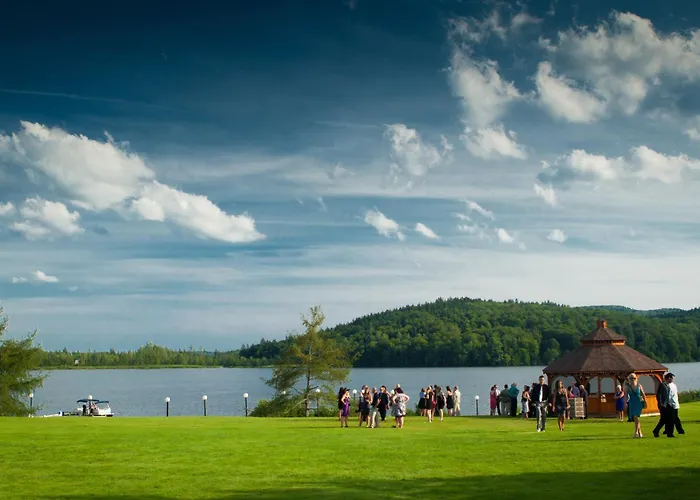 Le Manoir Du Lac Delage Stoneham