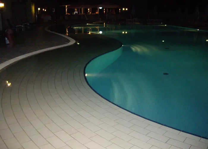 Ninos On The Beach Hotel Roda 