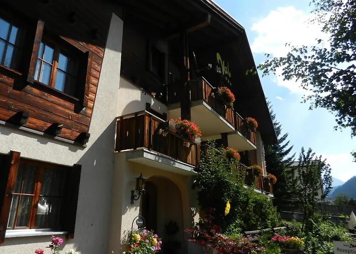 Hotel B&B Casa La Val Sedrun