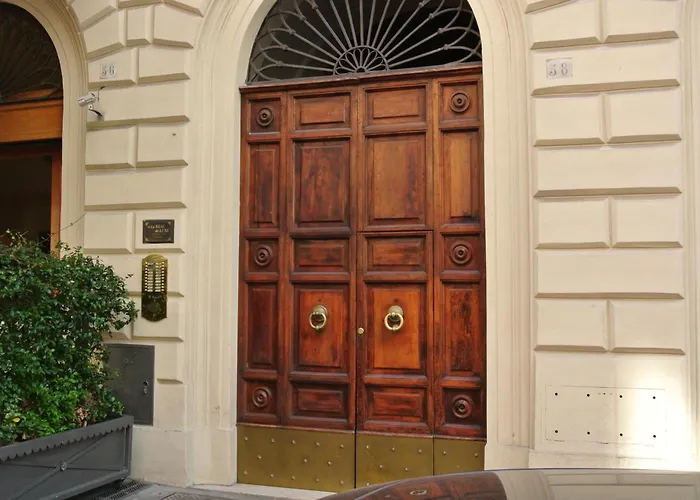 Le Petit Real Hotel Rome