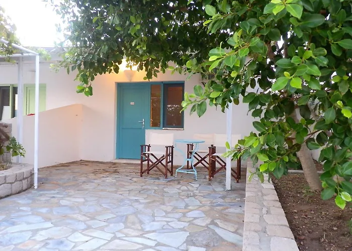 Parasporos Village Adamantas