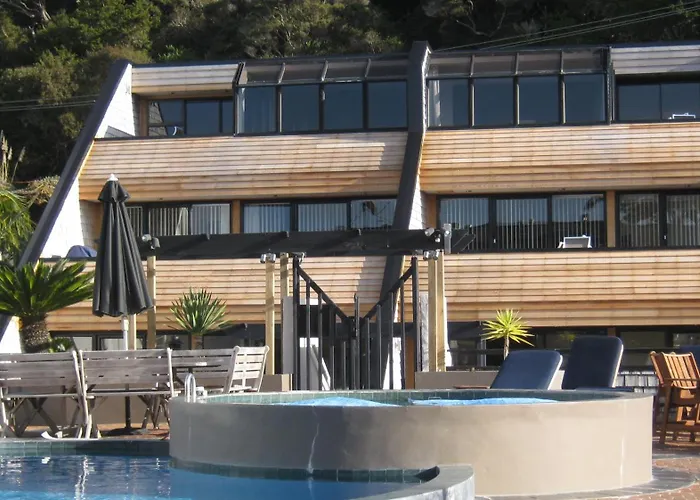 Pioneer Waterfront Apartments Paihia